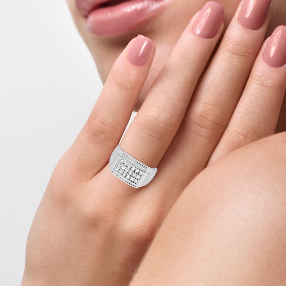 0.85 ct Diamond Band in 14K Gold