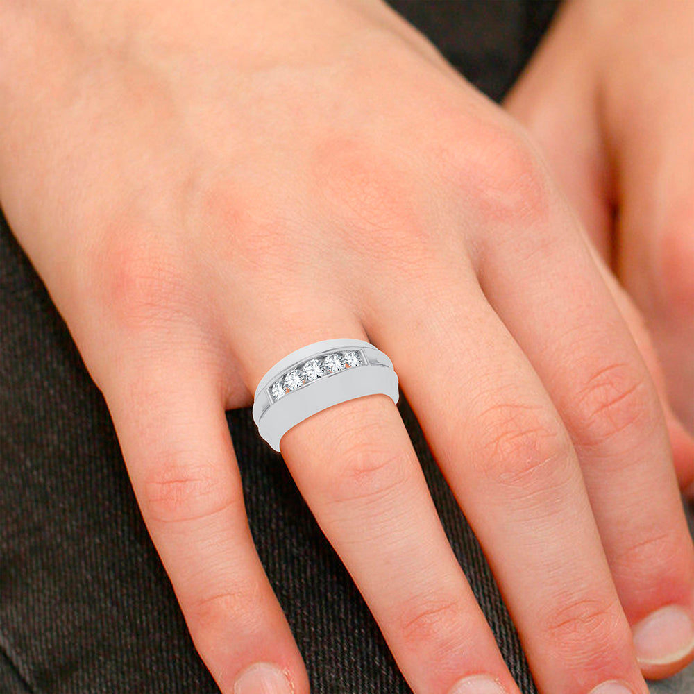 0.25 ct Men's Diamond Band in 14K Gold