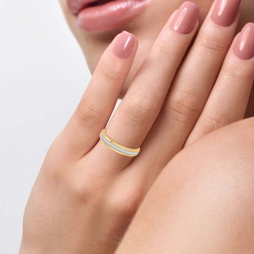0.20 ct Diamond Band in 10K Gold